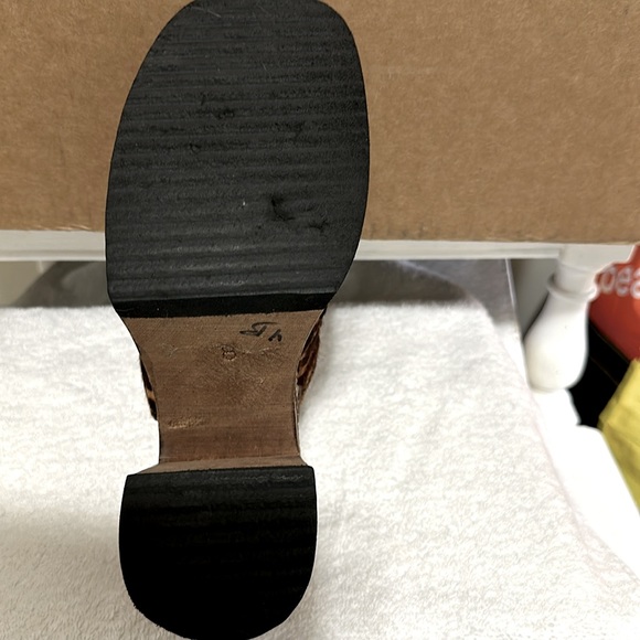 Riverstone size 8 Animal print slip on clogs. - Picture 11 of 11